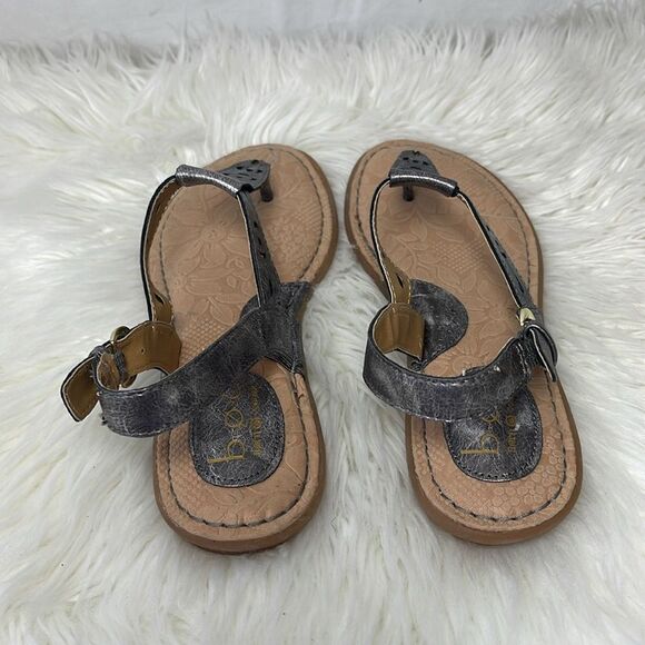 BOC Born Concepts Pewter Laser Cut Leather Thong Sandals Sz 8 - Picture 3 of 6
